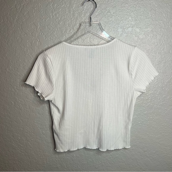 Forever 21 White Button-Down Crop Top W/ Ruffle Hem - Picture 4 of 5